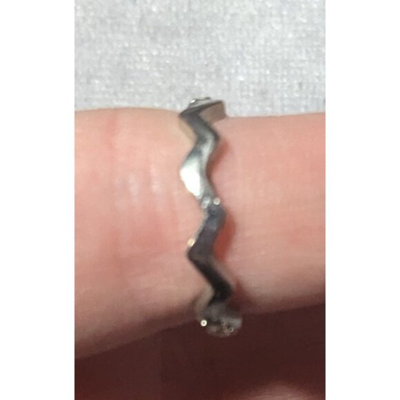 Elegant Glam Zigzag Rhinestone Silver Tone Ring Size 6 3/4 - Picture 10 of 10
